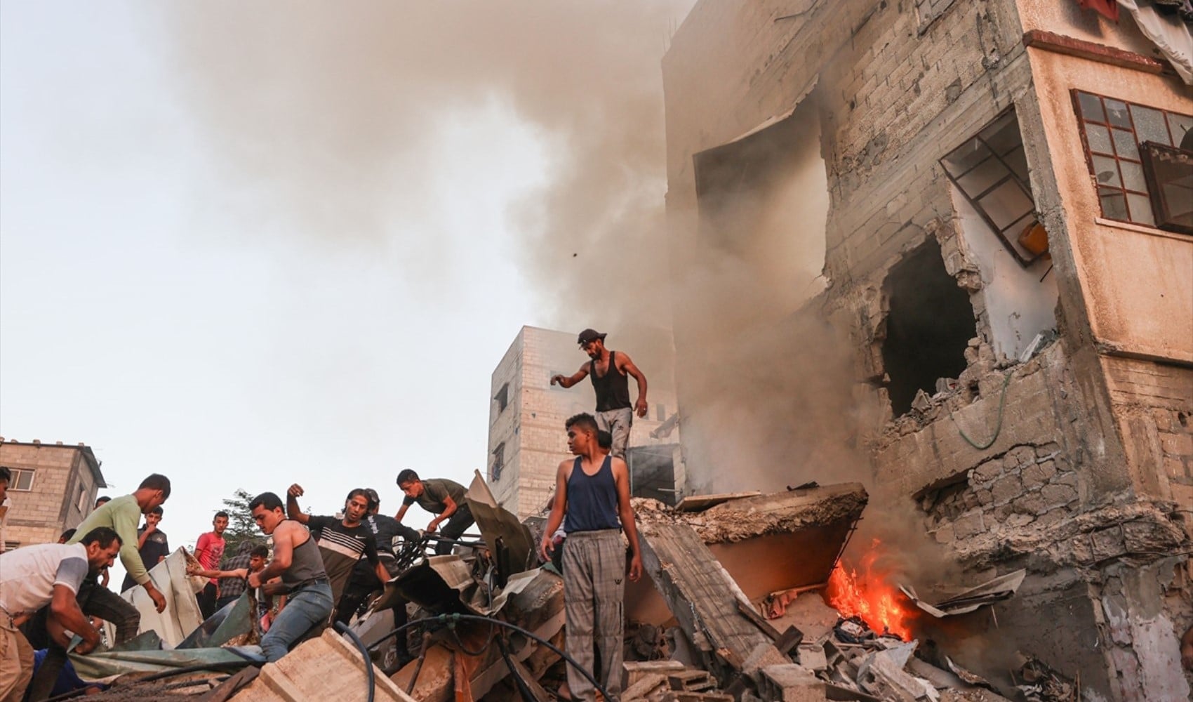 'İlaçlar bekliyor, hastalar ölüyor'