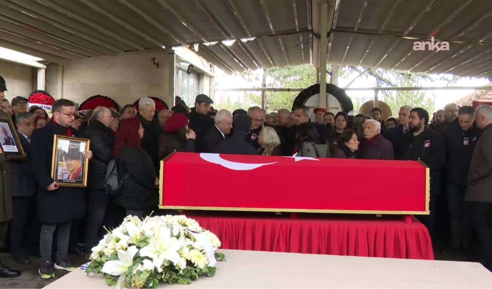 Prof. Dr. Yalçın Küçük son yolculuğuna uğurlandı