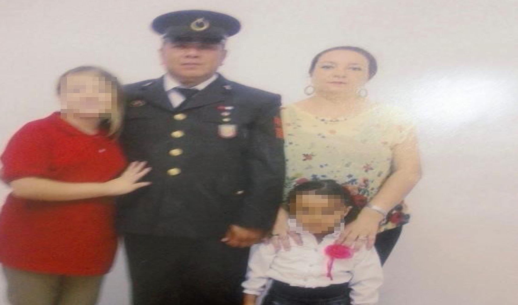 Emekli uzman çavuş eşi ve bir kızını öldürüp diğer kızını yaralayıp intihar etti