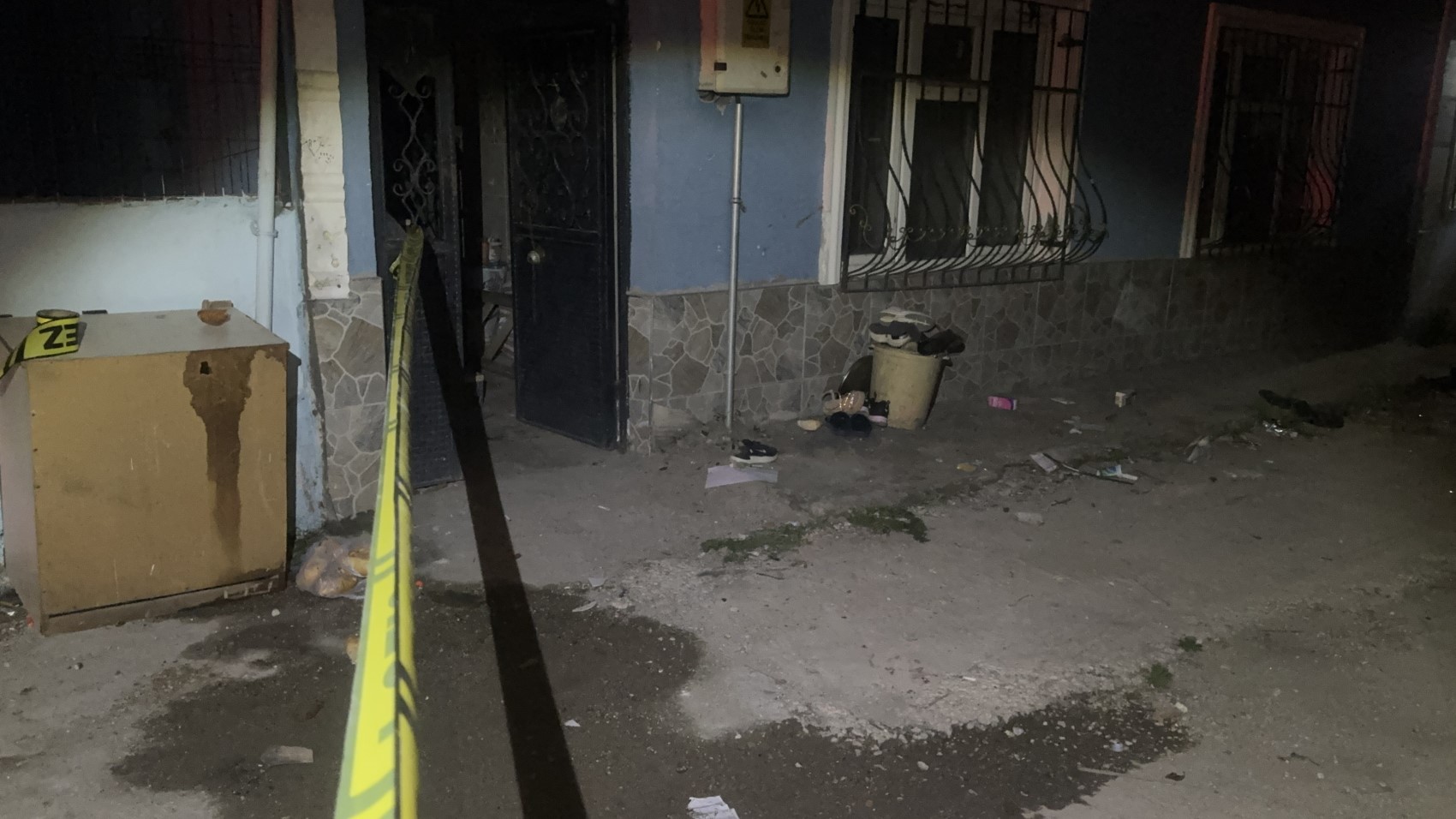 Yeni taşındıkları eve husumetlileri geldi, 14 yaşındaki çocuk silahla vuruldu