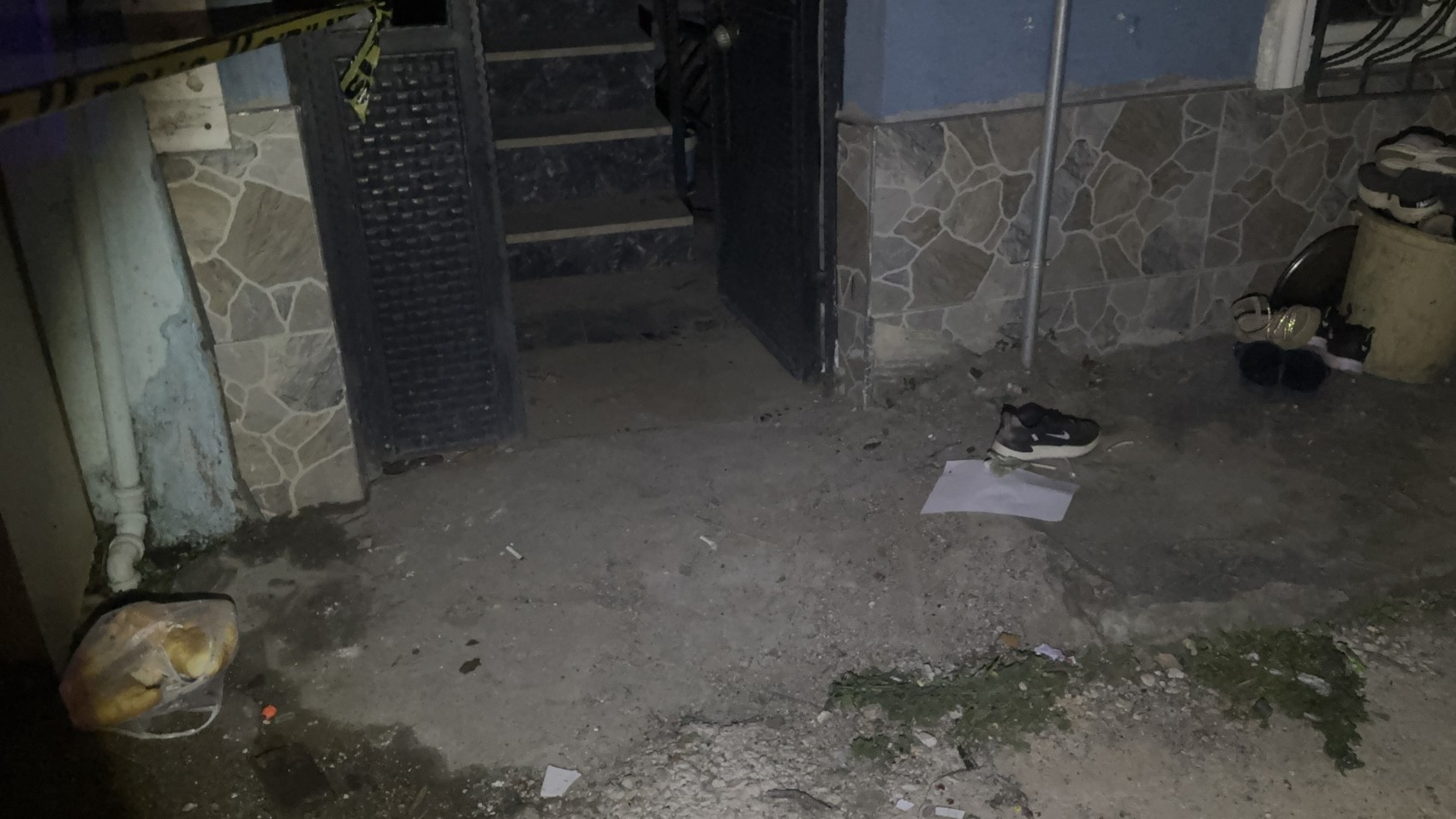 Yeni taşındıkları eve husumetlileri geldi, 14 yaşındaki çocuk silahla vuruldu