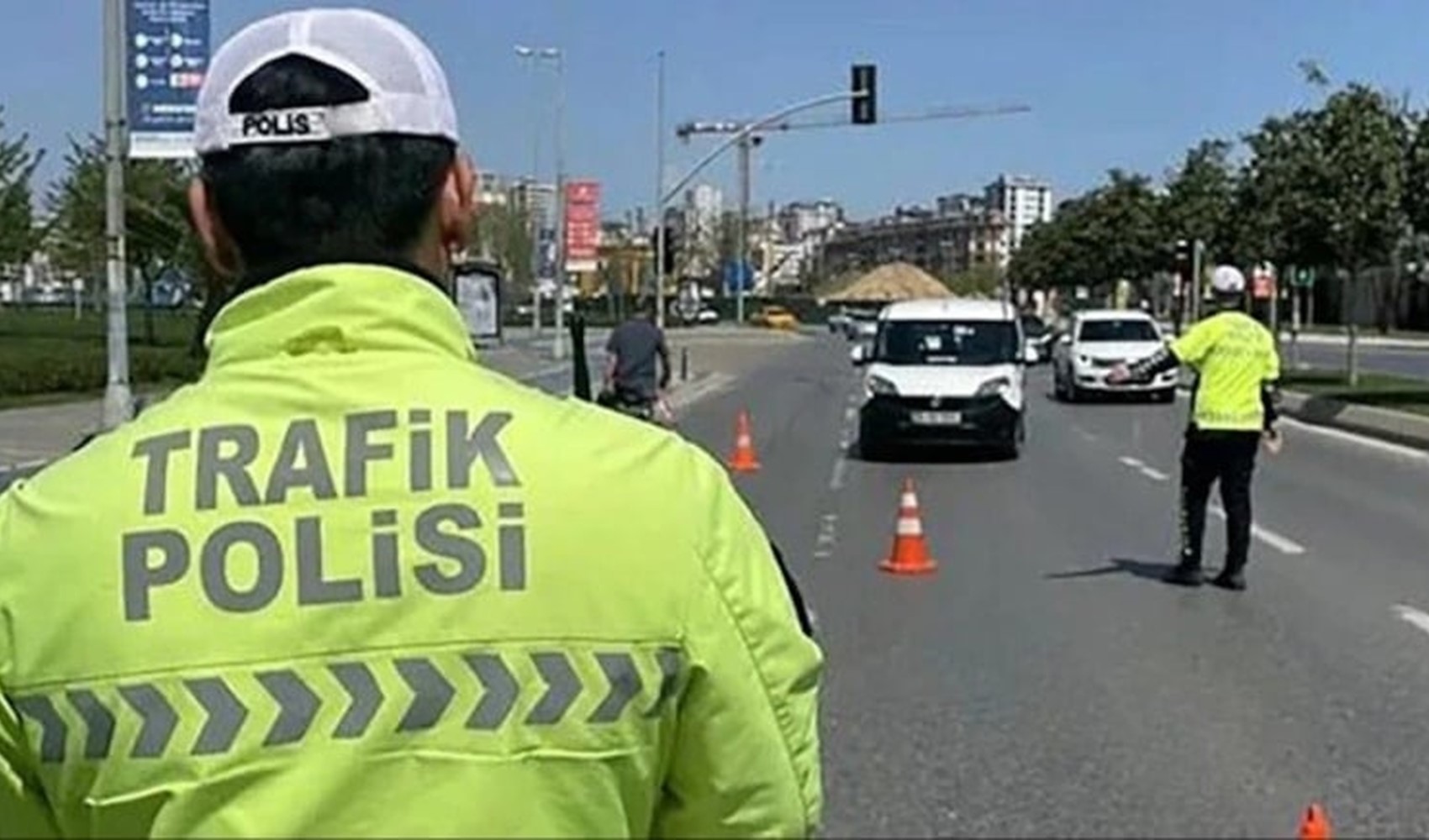 Araç içi ekran, ses sistemi ve APP plakaya yeni düzenleme