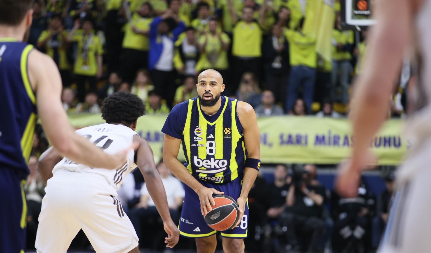 Fenerbahçe, Real Madrid'e 69-74 mağlup oldu