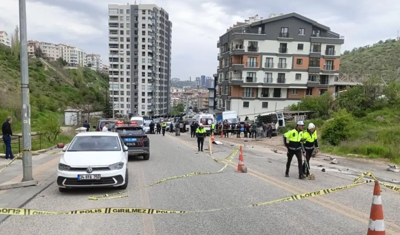 Ankara Çankaya'da kontrolden çıkan kamyon işçilere çarptı: 2 kişi yaşamını yitirdi