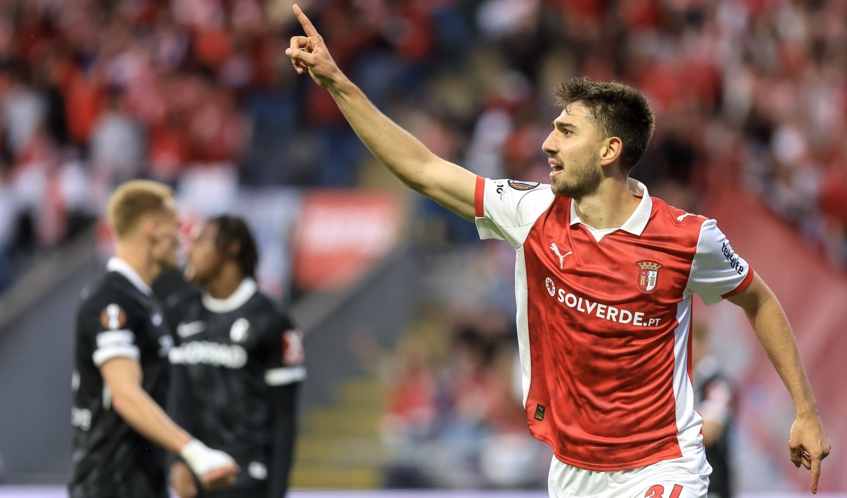 Nottingham Forest evinde Aston Villa'yı devirdi