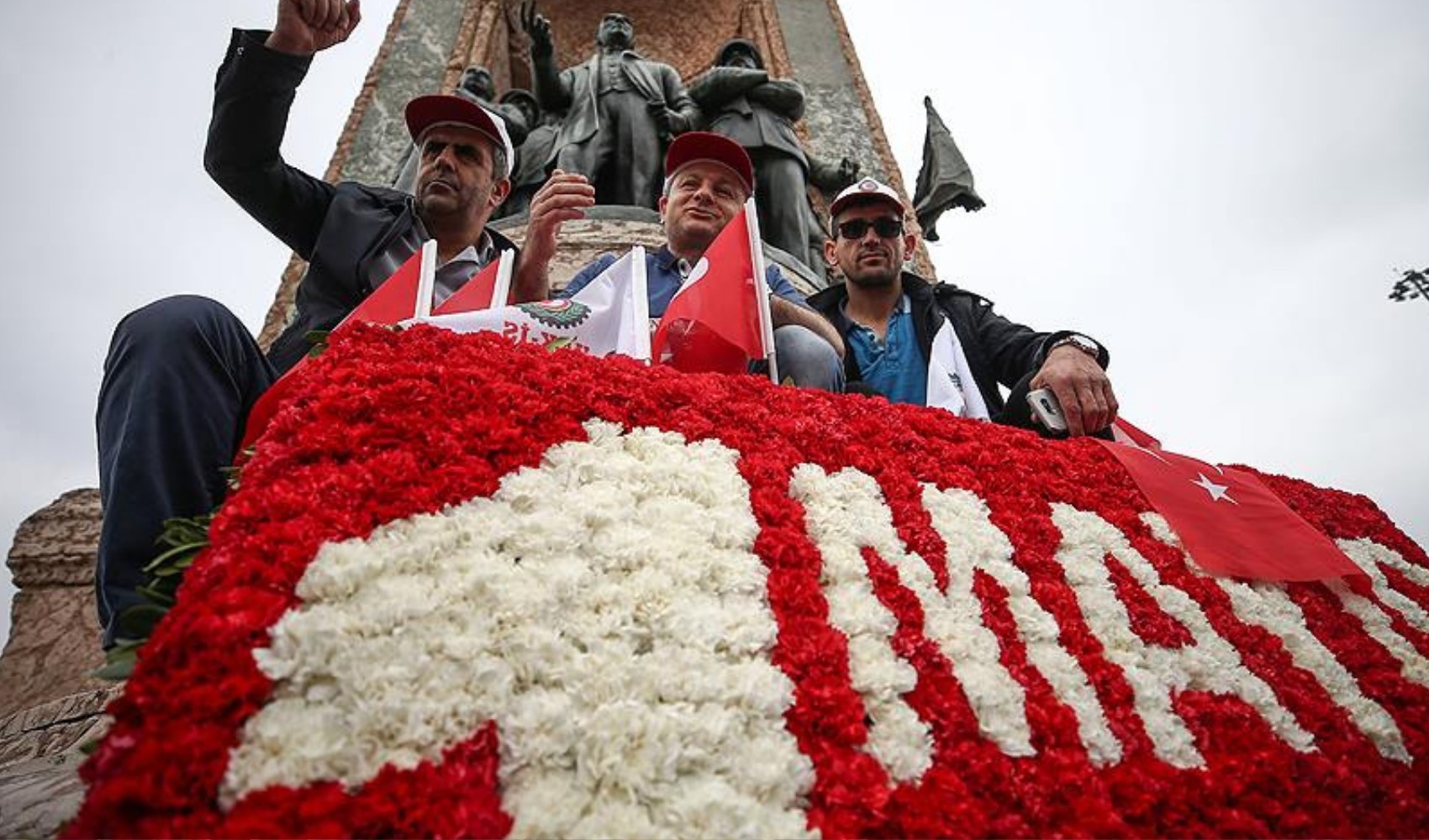 Nasırlaşmış ellerin dijital sınavı: 1 Mayıs ve emeğin yeni çehresi