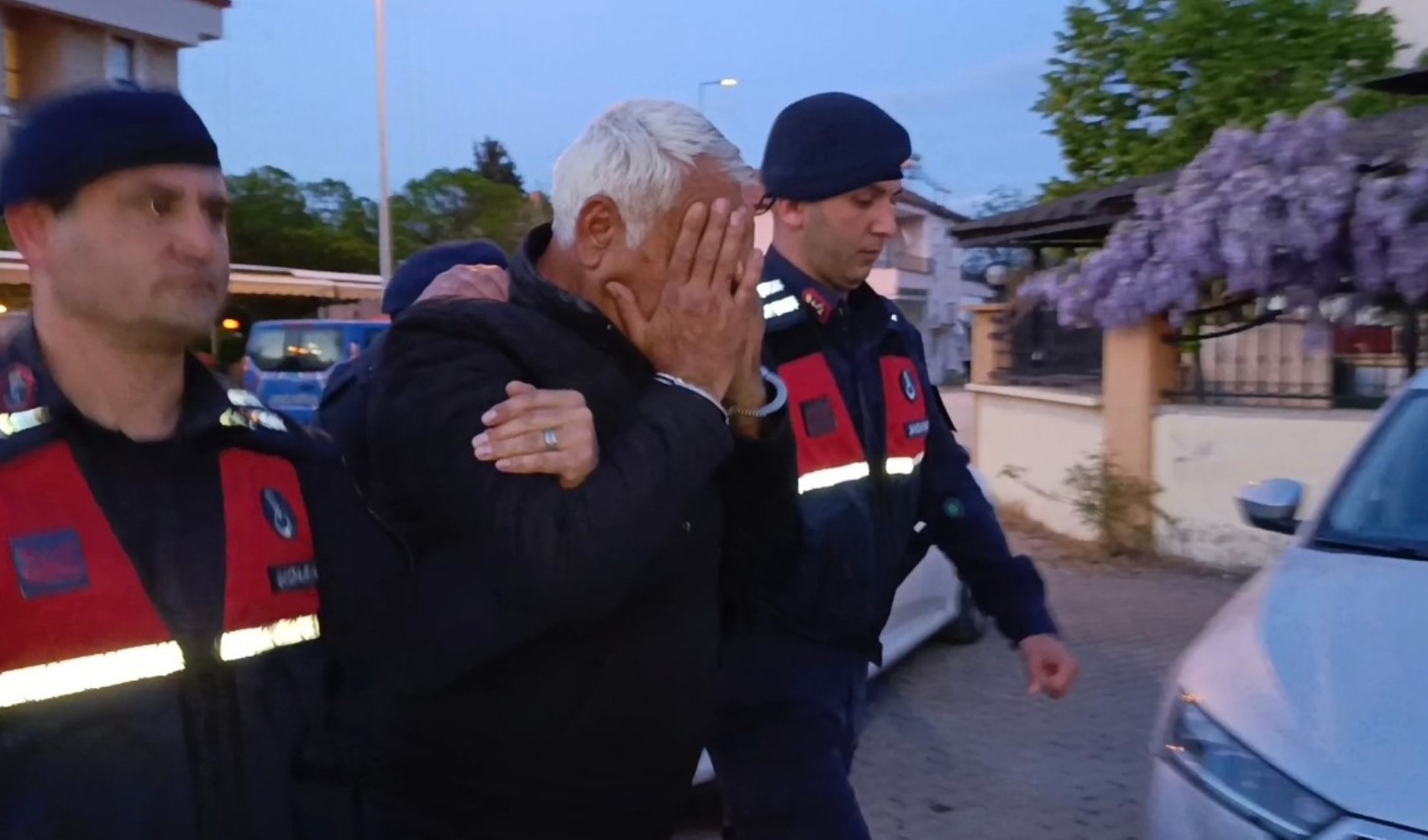Öğrencileri taciz eden bakkal kamera kayıtlarından yakalandı