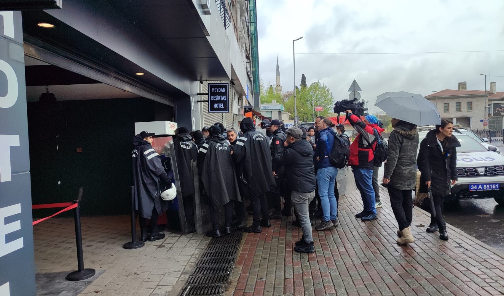 1 Mayıs'ta gözaltına alınan avukatlar serbest bırakıldı