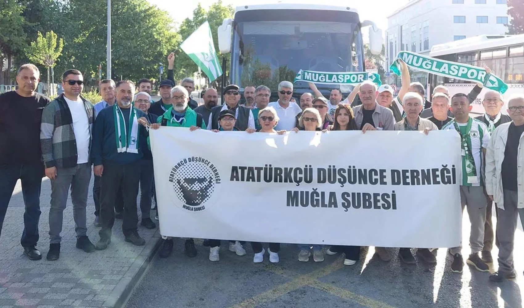 Atatürk Stadı'nda Atatürk pankartı yasaklandı: Pankart stada alınmadı iddiası!