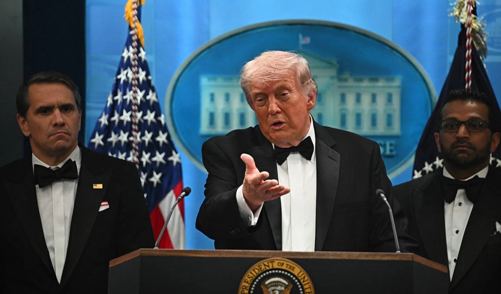 Trump, İran'a uyarılarını sürdürdü