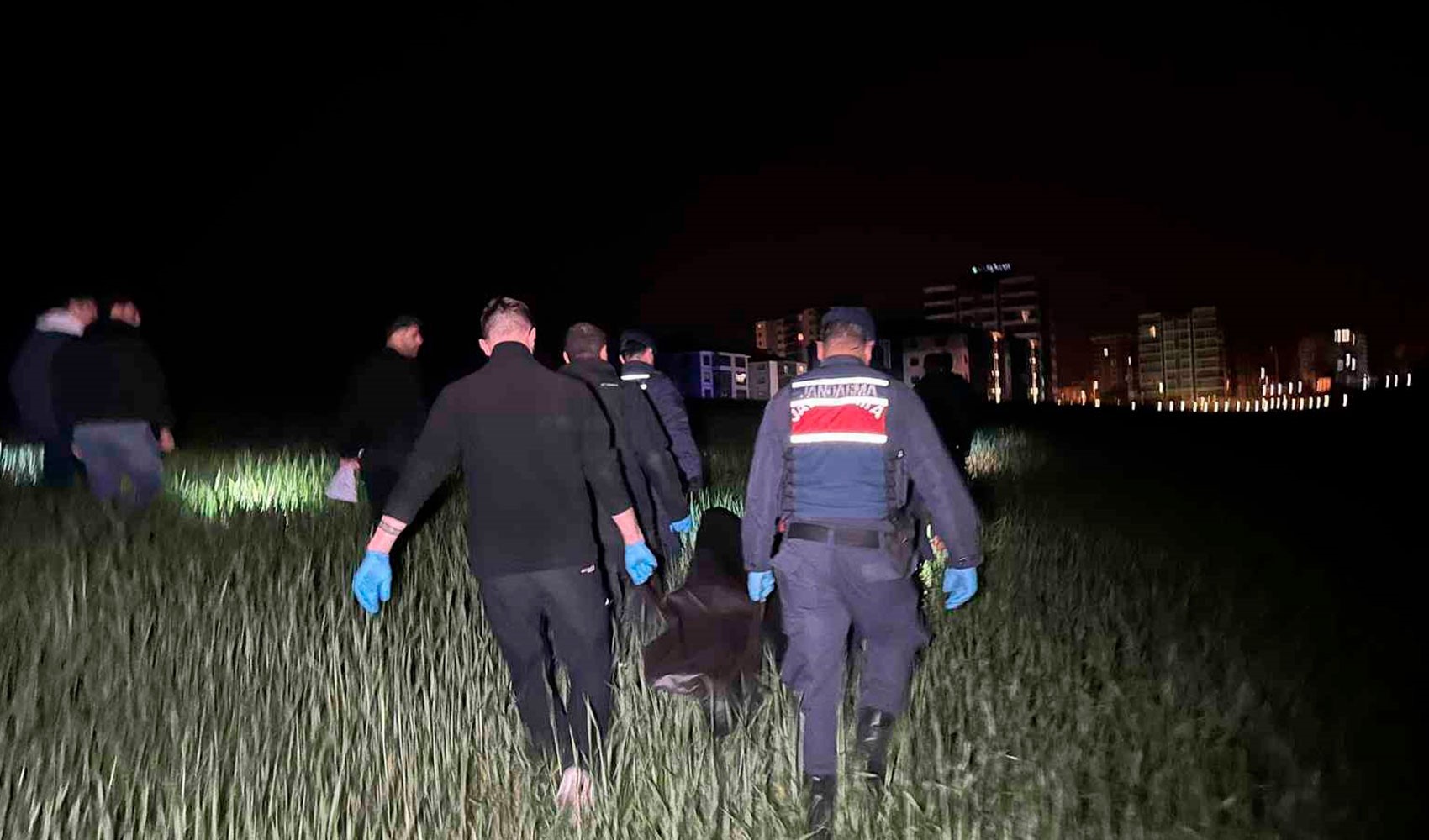 Uşak'ta boğazı kesilmiş erkek cesedi bulundu