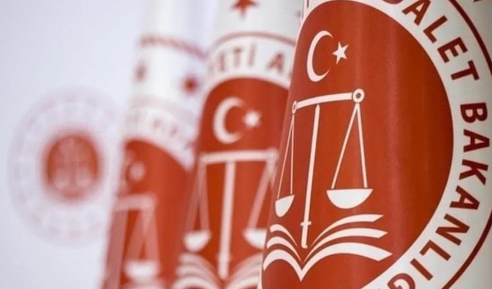 Adalet Bakanlığı 15 bin personel alımı yapacak