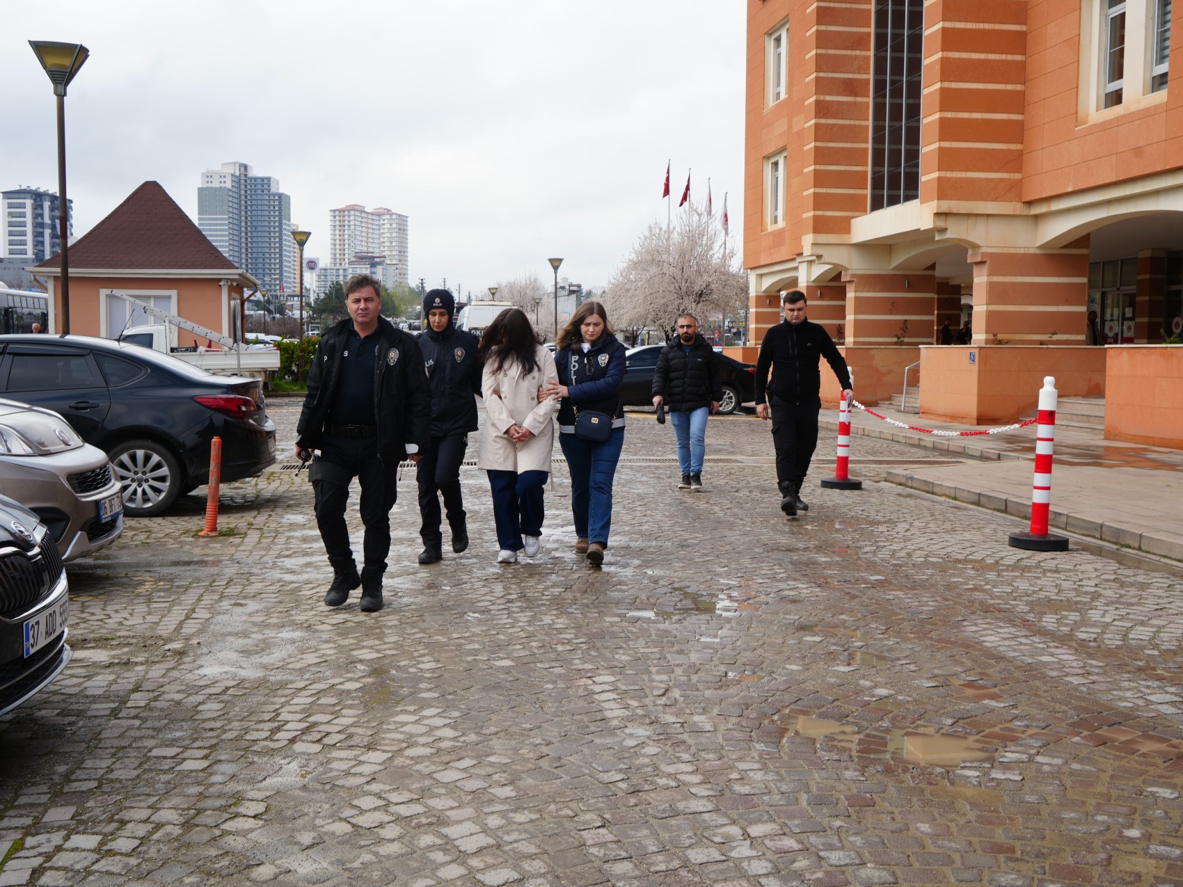 Tuvalette doğurduğu bebeğini çöpe atan annenin cezası belli oldu: Poşete sarıp attı