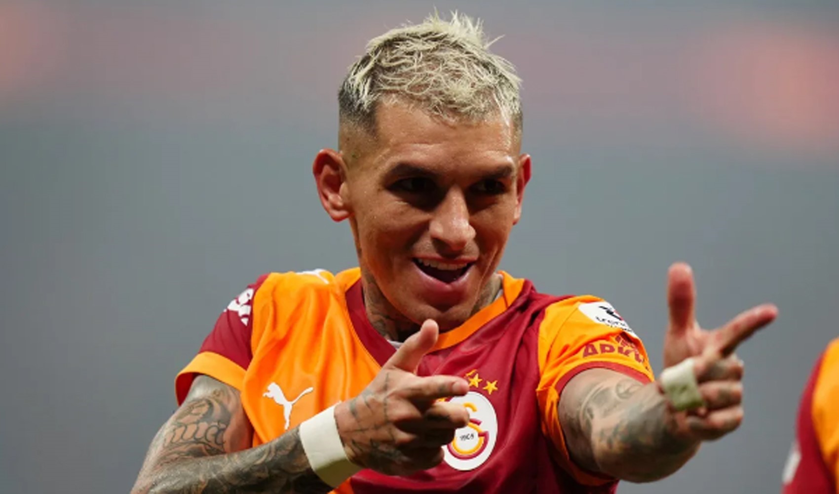 Galatasaray'ın Uruguaylı yıldızı Torreira’ya yumruklu saldırı