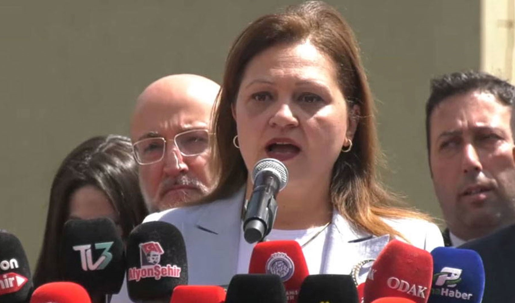 AKP'ye geçen Burcu Köksal'dan Afyonkarahisar'da ilk toplantı