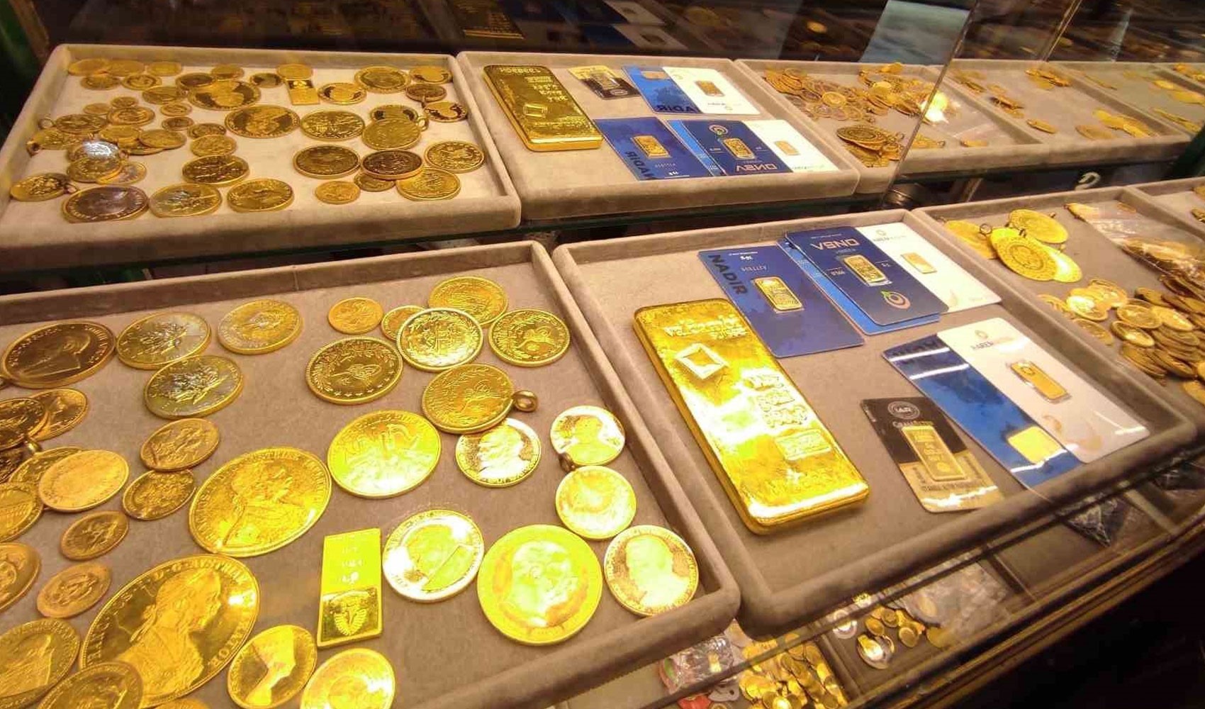 Un esperto fornisce le cifre: previsioni sorprendenti per l'oro al grammo nel mese di maggio