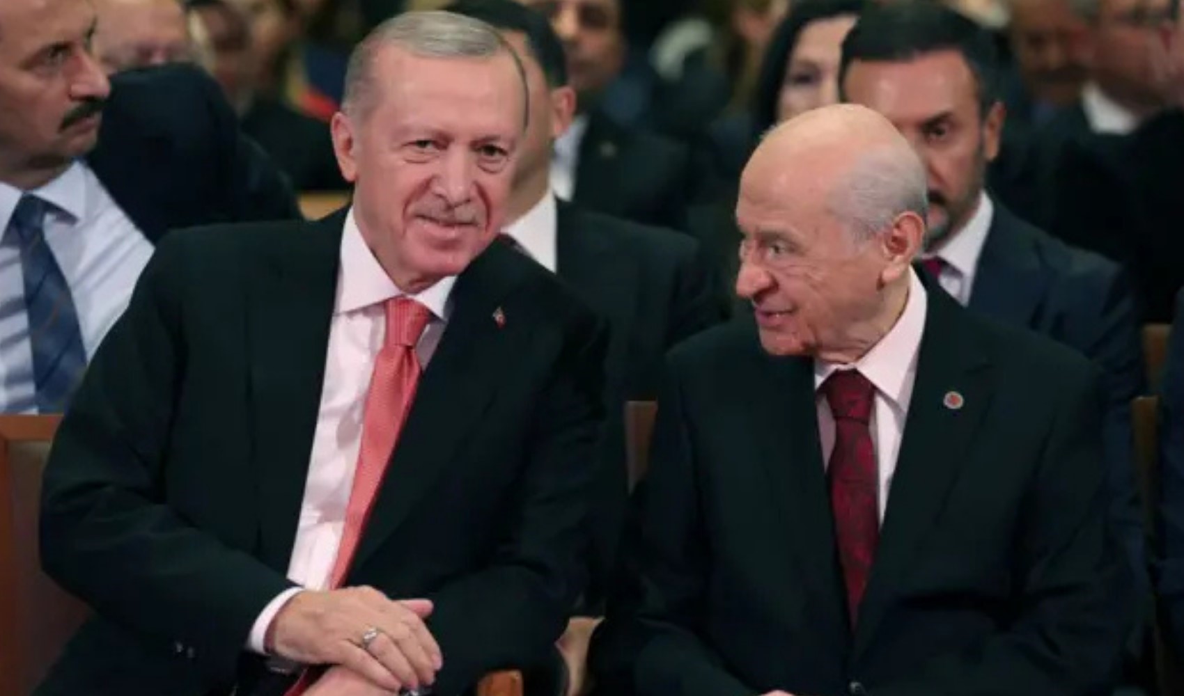 AKP, Öcalan'a 'statü' talebine kapı kapattı