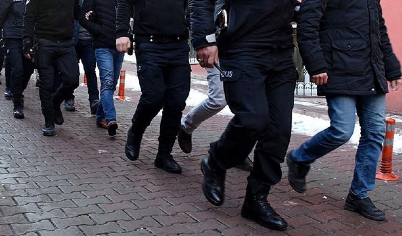 Üç ilde uyuşturucu operasyonu gerçekleştirildi: 11,9 milyon sentetik hap ele geçirildi