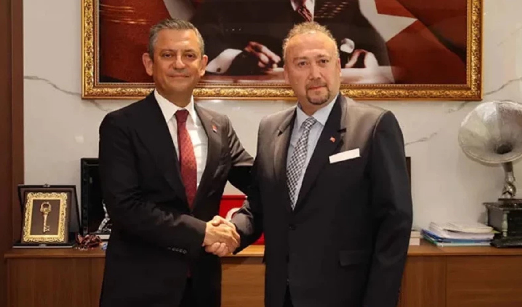 Yazışmaların dosyaya eklenmesini istedi