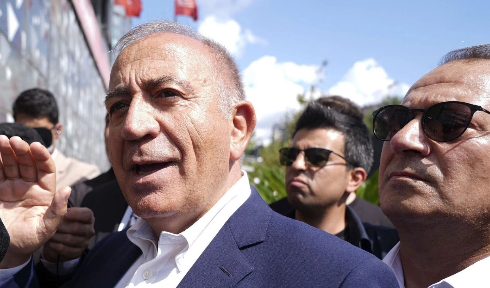 Gürsel Tekin kayyum olarak devam edecek