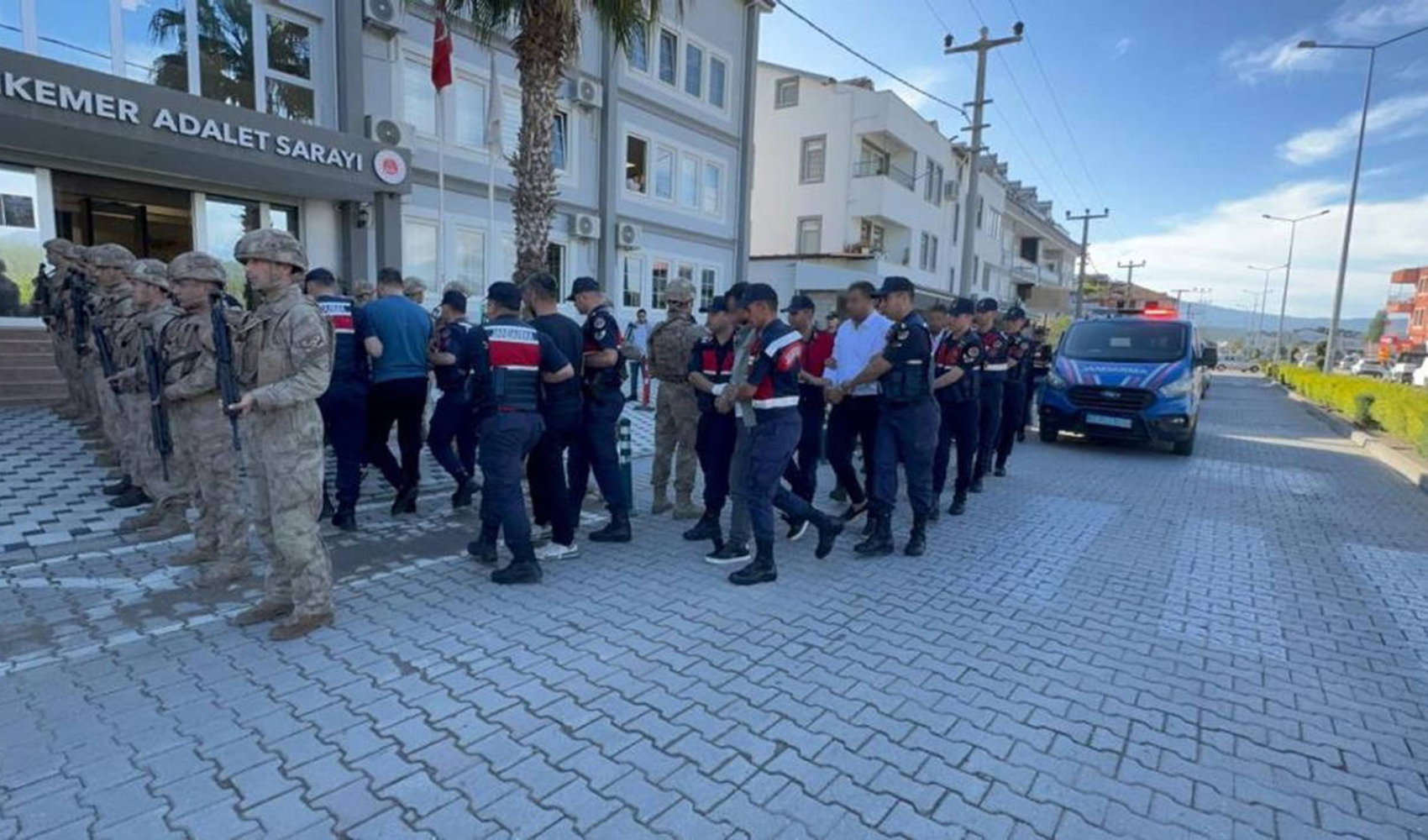 Daltonlar suç örgütüne 5 ilde operasyon