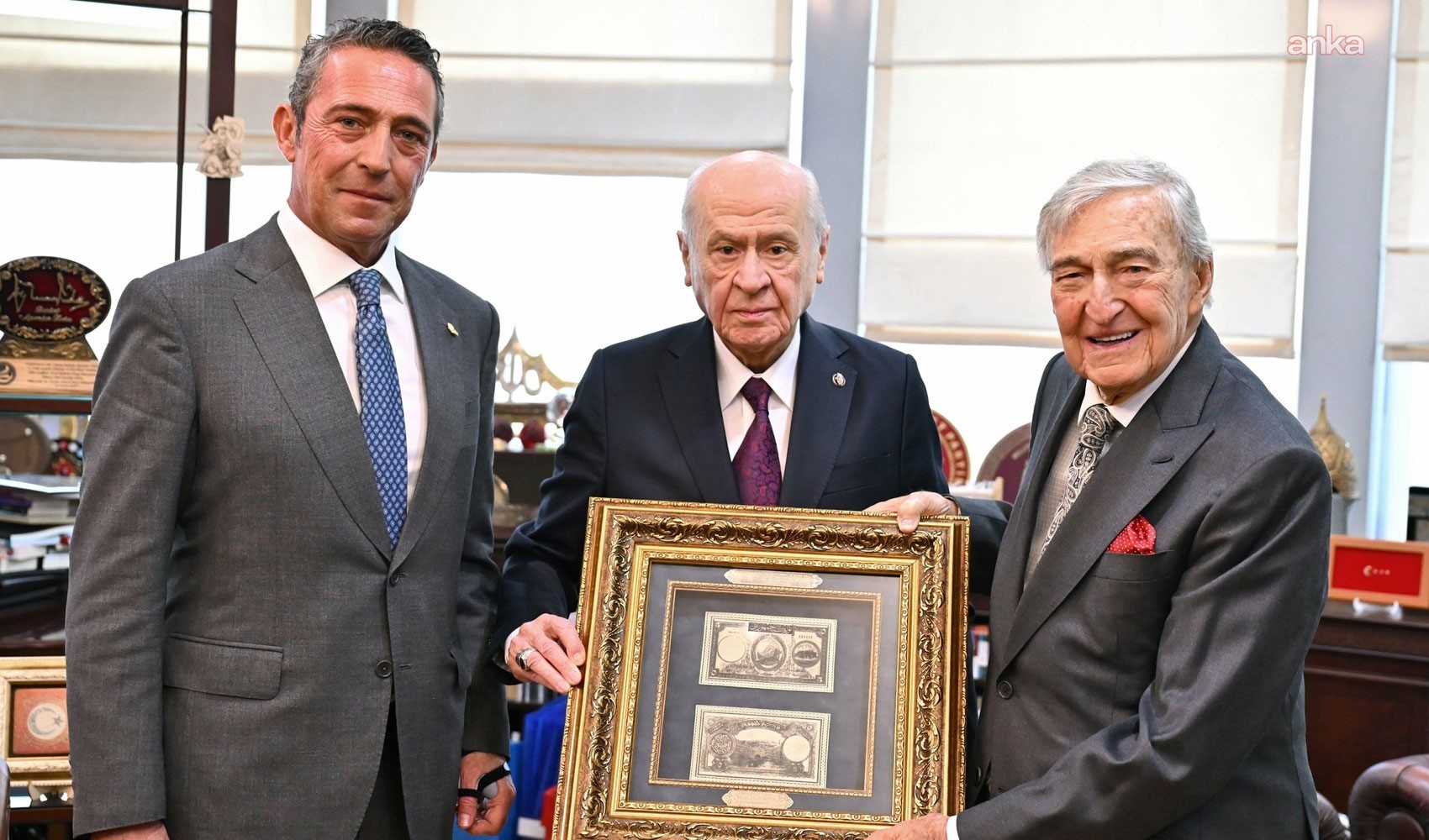 Koç'un Bahçeli'ye hediye ettiği 'Bozkurtlu 5 lira'nın değeri ortaya çıktı