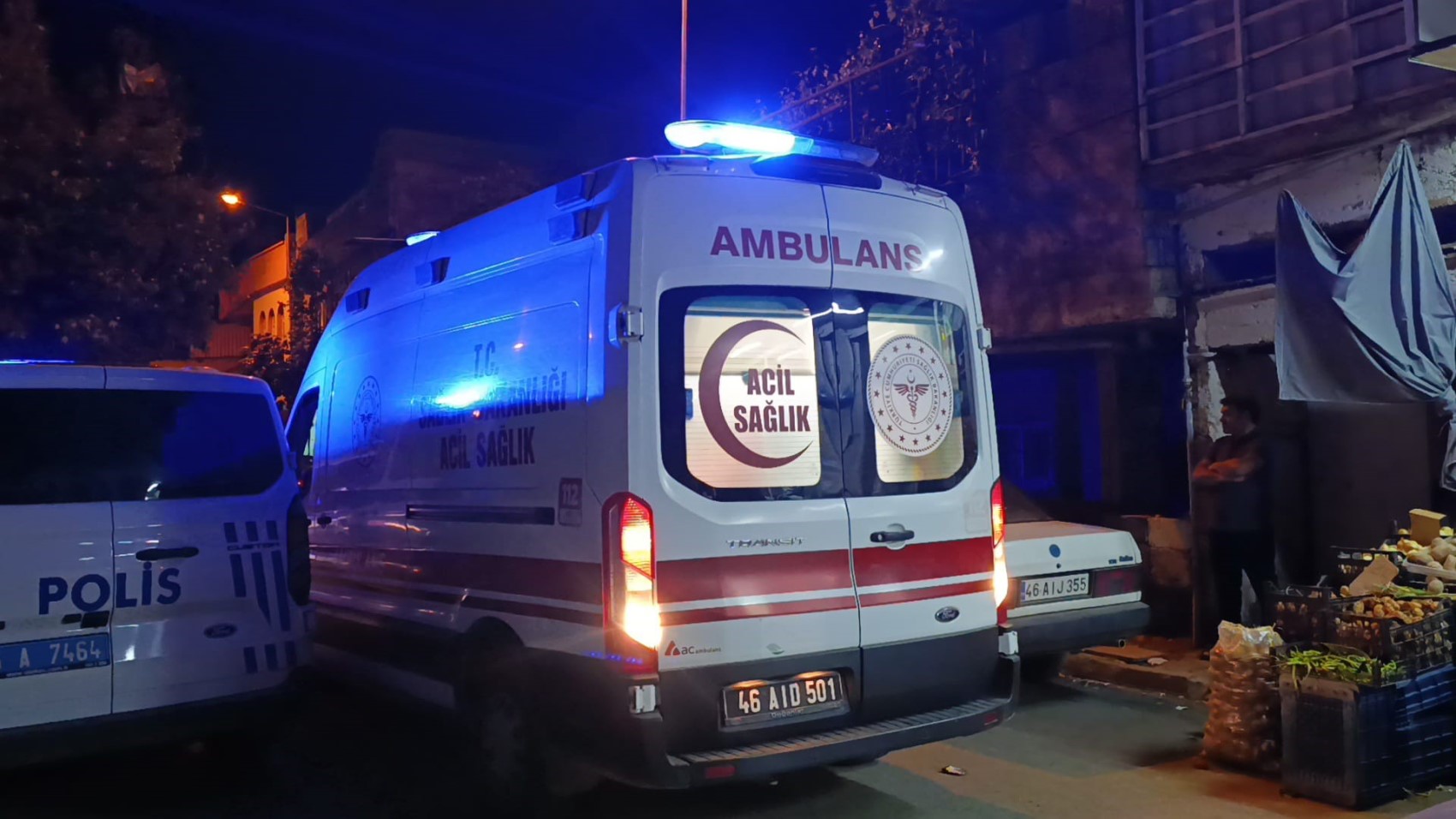 Sokak ortasında rastgele ateş açtı: 1'i kadın 2 kişi yaralandı