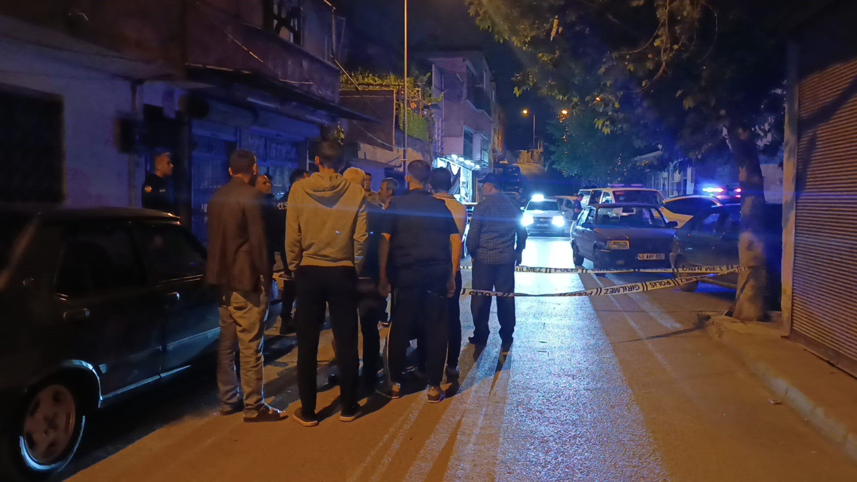 Sokak ortasında rastgele ateş açtı: 1'i kadın 2 kişi yaralandı
