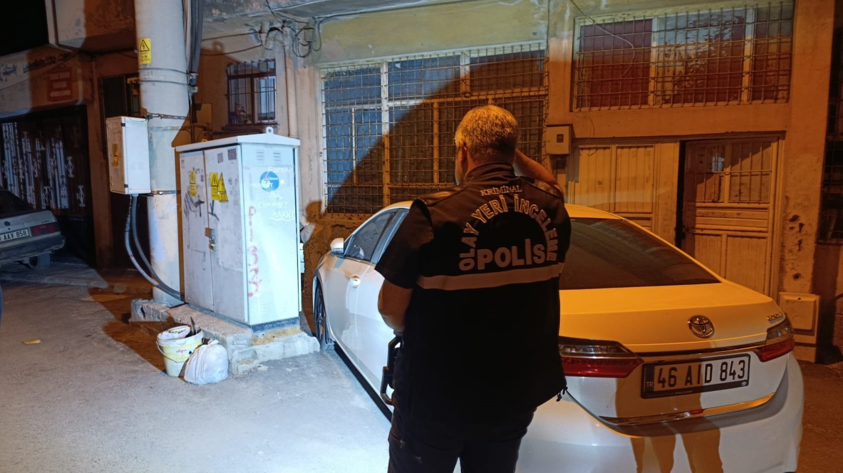 Sokak ortasında rastgele ateş açtı: 1'i kadın 2 kişi yaralandı