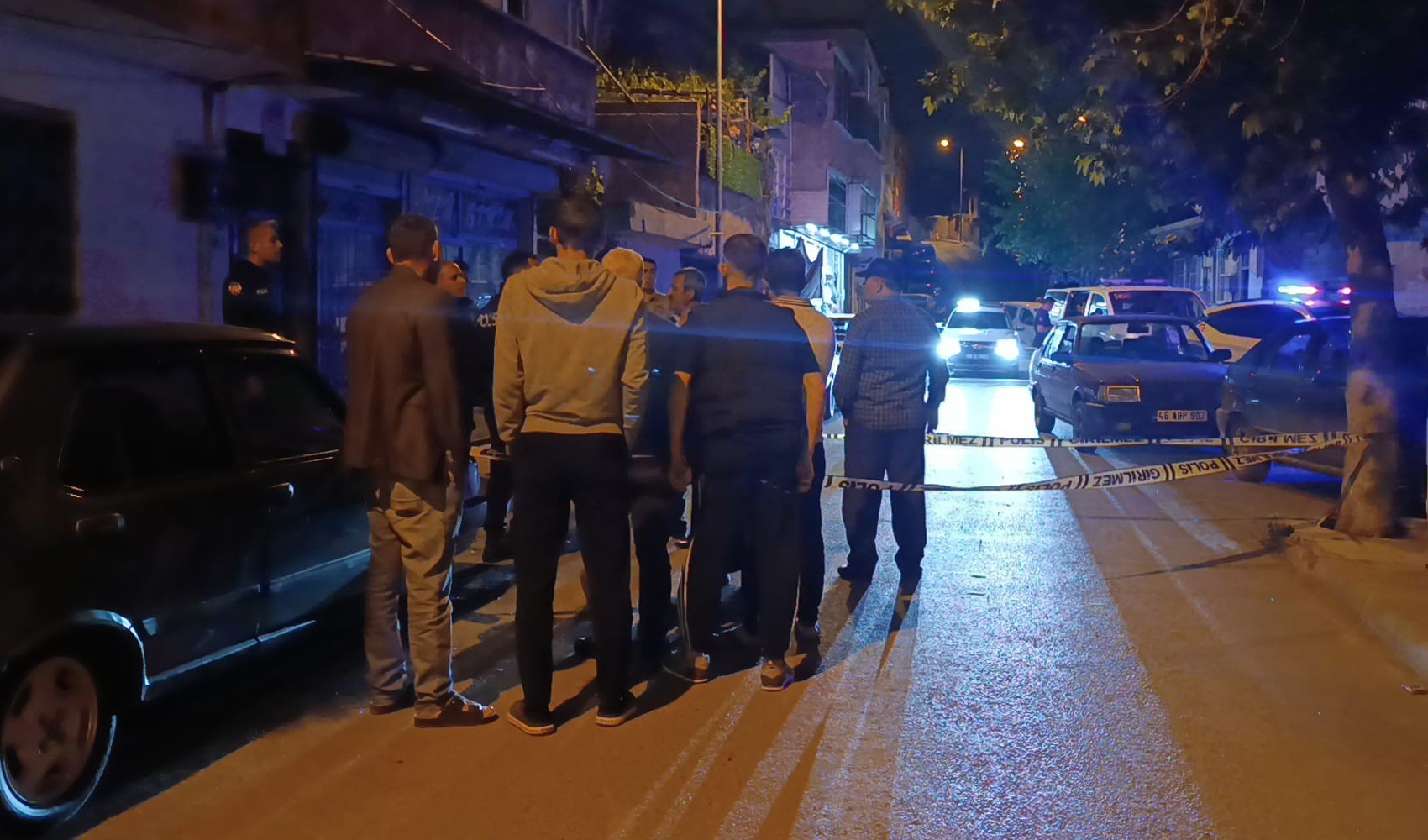 Sokak ortasında rastgele ateş açtı: 1'i kadın 2 kişi yaralandı