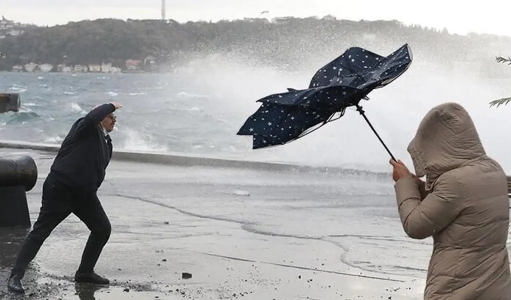 Meteoroloji'den çok sayıda kente uyarı: Sıcaklık 4 derece düşüyor, sağanak ve fırtına geliyor