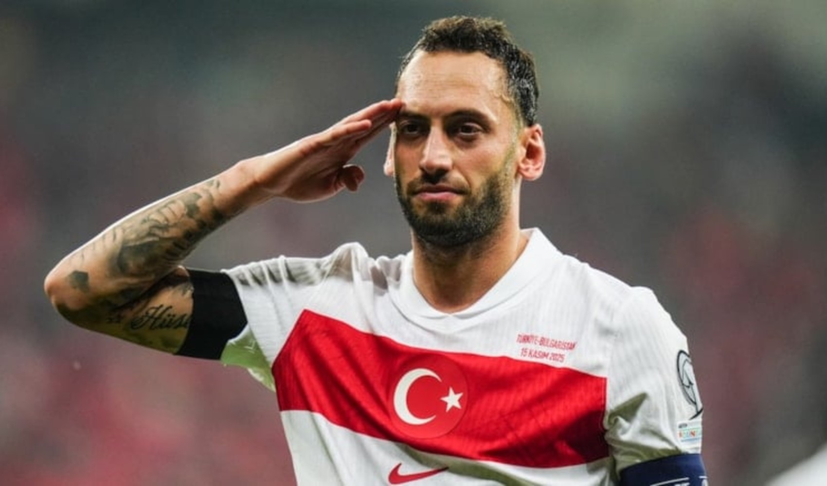 Hakan Çalhanoğlu’na büyük övgü