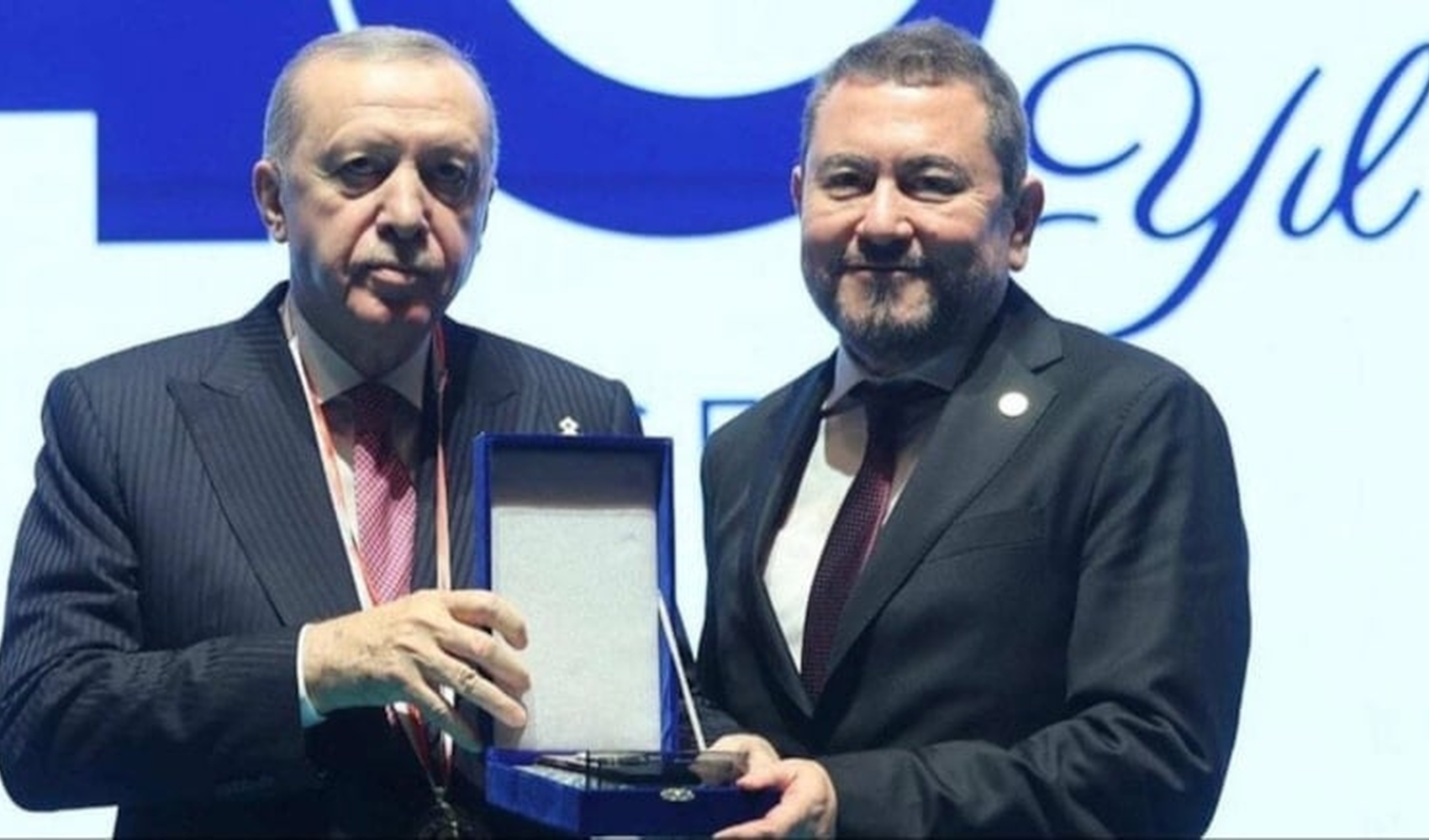 Erdoğan ve Cevdet Yılmaz'dan ödül alan isim dolandırıcılıktan tutuklandı