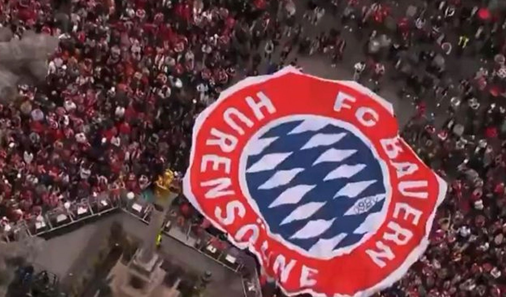 Ezeli rakipten Bayern Münih’e Truva operasyonu! Küfürlü pankart açtılar