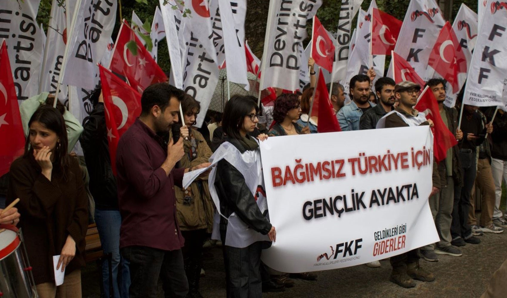 'Geldikleri Gibi Giderler' diyen gençler Bağımsız Türkiye için buluştu
