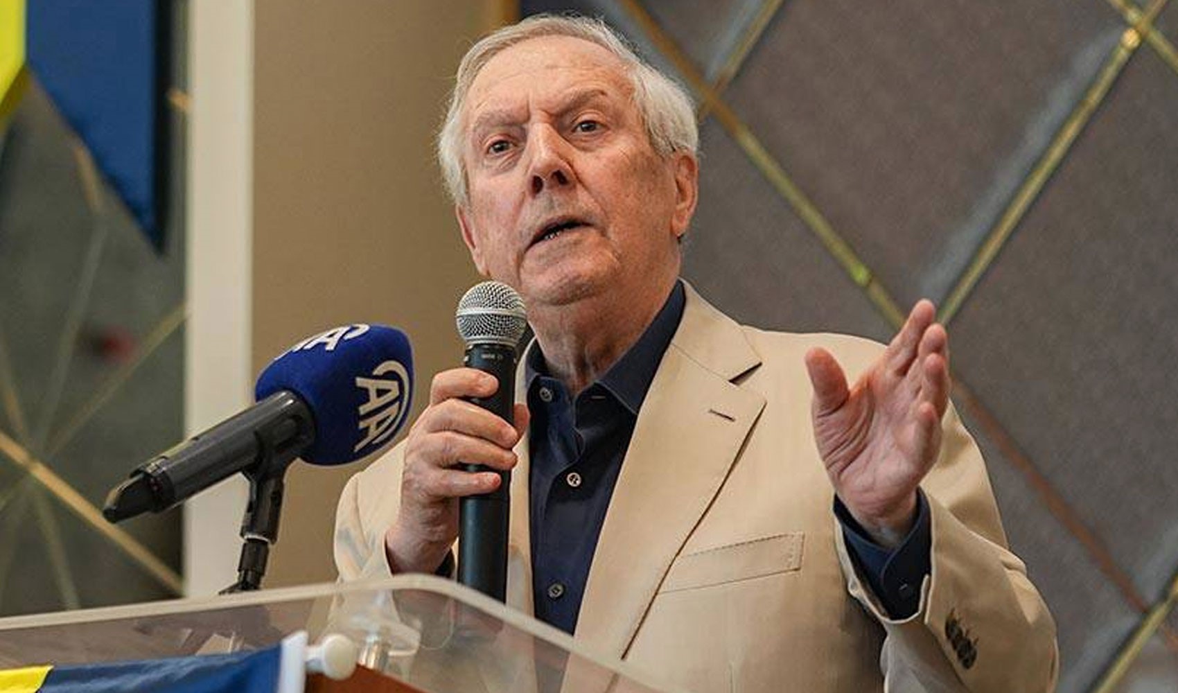 Aziz Yıldırım'dan Fenerbahçe'ye transfer sözü