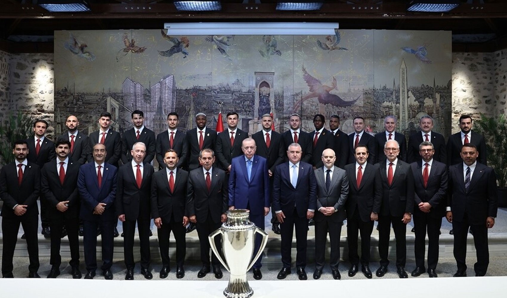 Erdoğan Galatasaray'ı kabul etti: Dursun Özbek'ten hediye