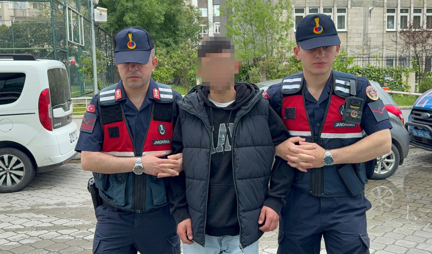 45 yaşındaki adamın yolunu kesip onu darbeden 17 yaşındaki çocuk serbest