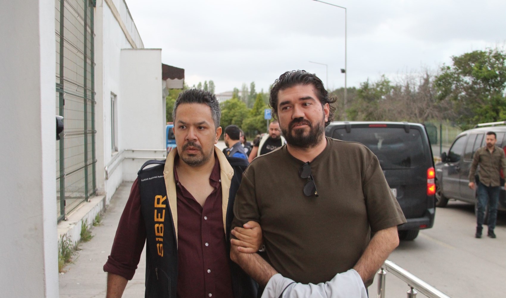 Rasim Ozan Kütahyalı'nın 'sahte plakalı aracına' polis koruması