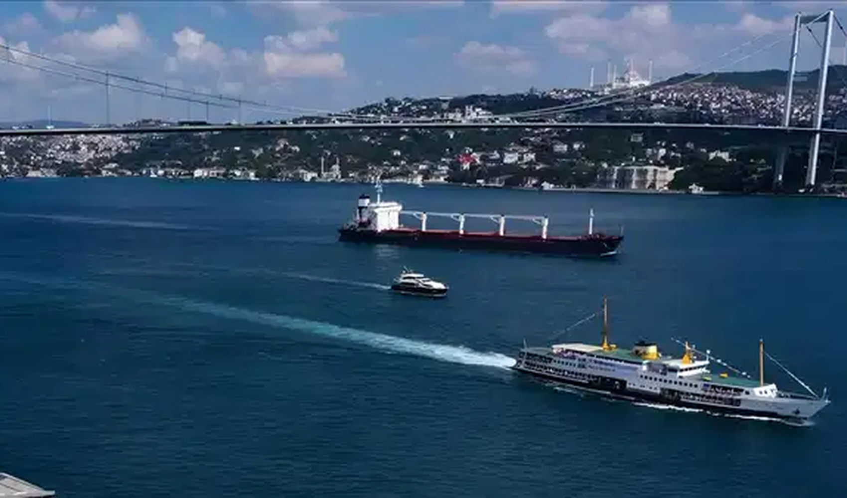 İstanbul Boğazı, yat yarışları için gemi trafiğine kapatıldı