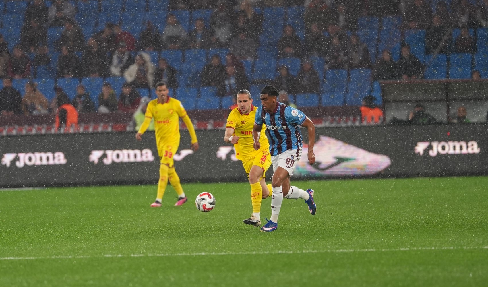 Trabzonspor puanı uzatmada kurtardı