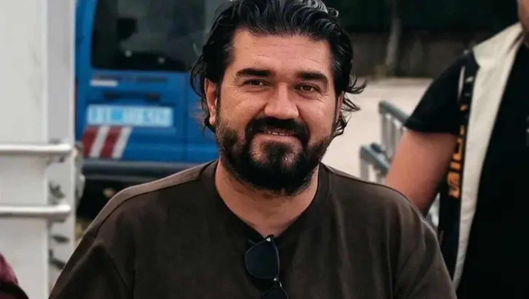 Cem Küçük'ten eski dosyaları açacak iddia: ROK iki lüks aracın üstüne çöktü!