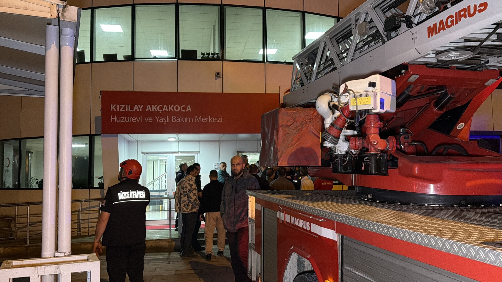 Düzce'de huzurevinde yangın: 54 kişi tahliye edildi