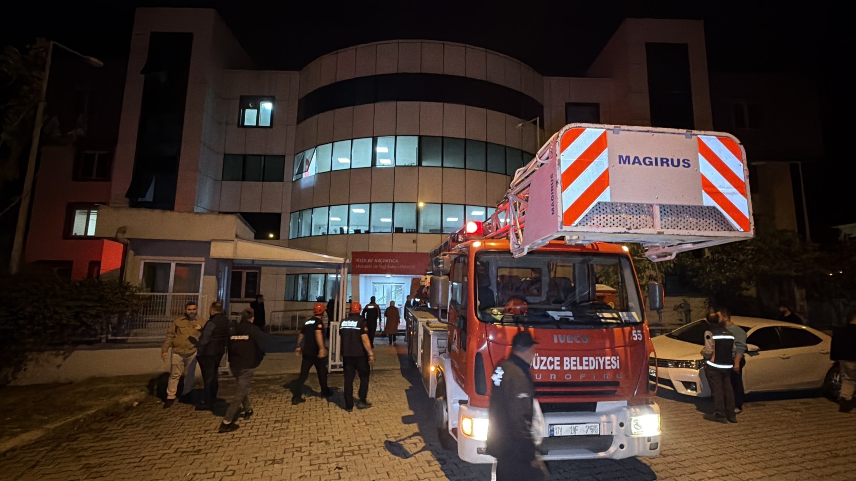 Düzce'de huzurevinde yangın: 54 kişi tahliye edildi