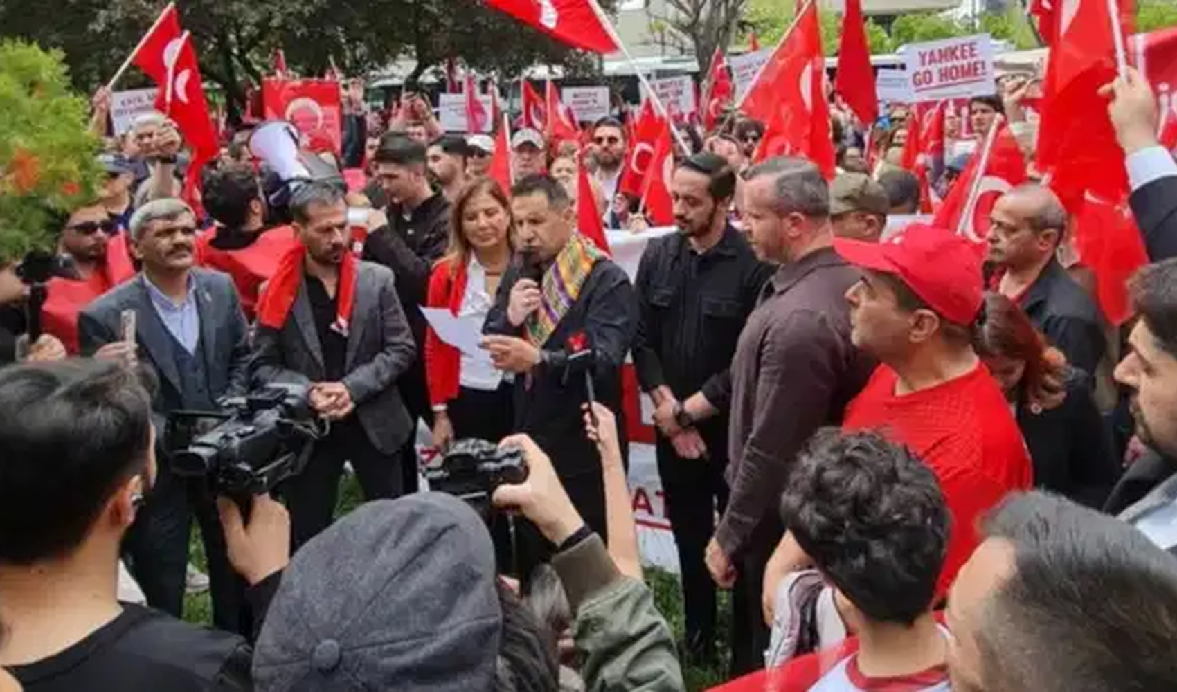 Ankara’da ABD Büyükelçiliği önünde Barrack’a tepki