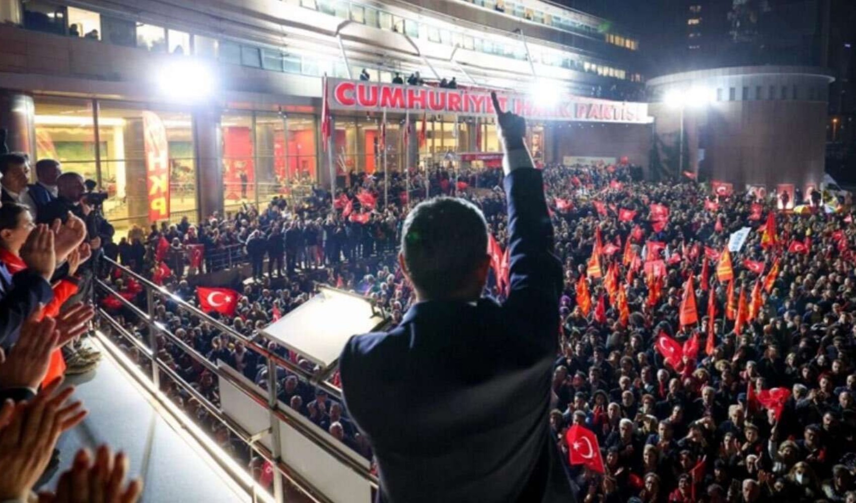 CHP'de Mutlak Butlan depremi: Genel Merkezde sabaha kadar nöbet