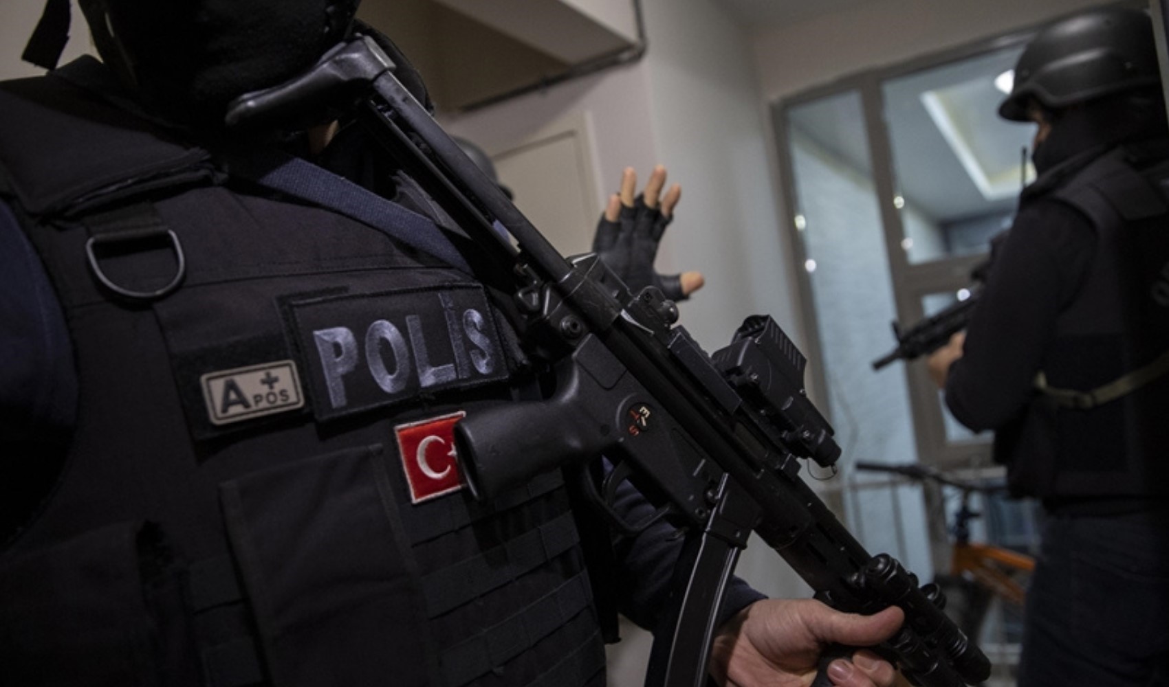 Kırmızı bültenle aranan 10 IŞİD üyesi Türkiye’ye getirildi