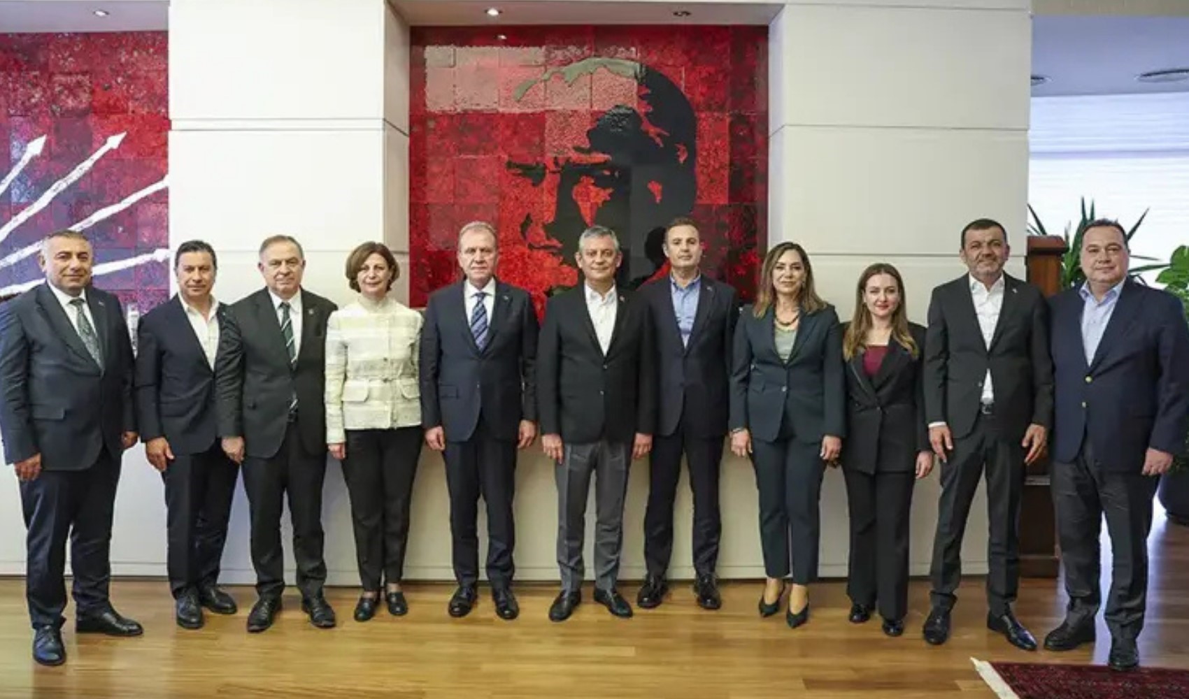 Özgür Özel kapalı grup toplantısında ne dedi? 'İhraç senaryosu varsa hazırız'