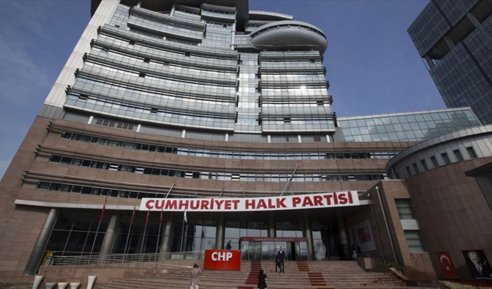 Belediye Başkanları Özgür Özel'e destek için imza attı: O isim toplantıyı terk etti