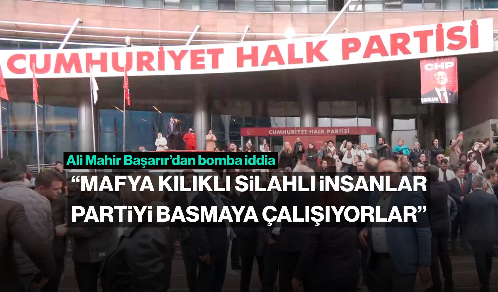 CHP Genel Merkezi önünde kalabalık büyüdü